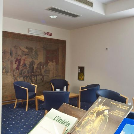 City Hotel & Suites Фоліньо Екстер'єр фото