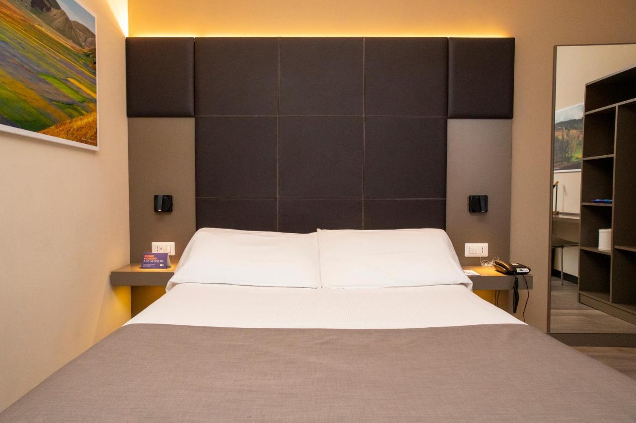 City Hotel & Suites Фоліньо Екстер'єр фото