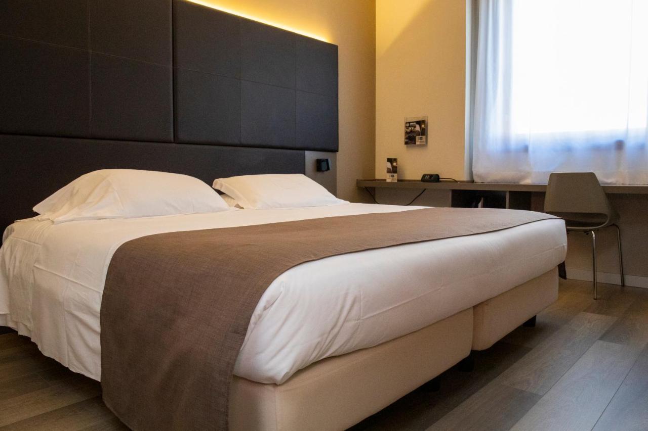 City Hotel & Suites Фоліньо Екстер'єр фото