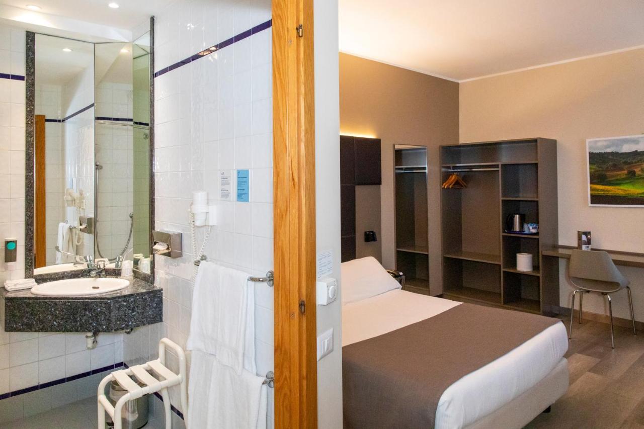 City Hotel & Suites Фоліньо Екстер'єр фото