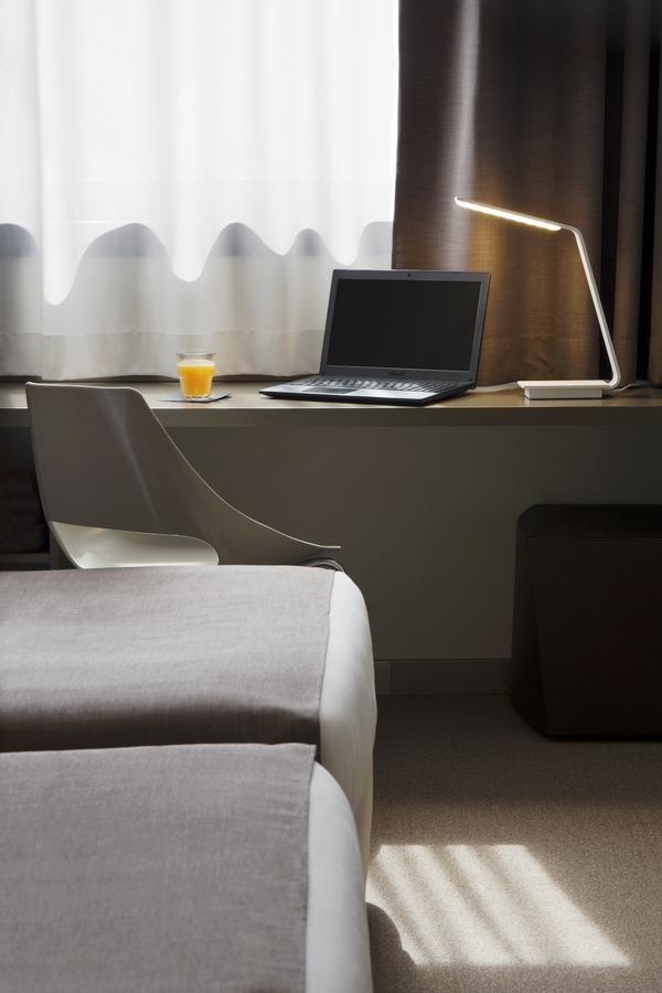 City Hotel & Suites Фоліньо Екстер'єр фото