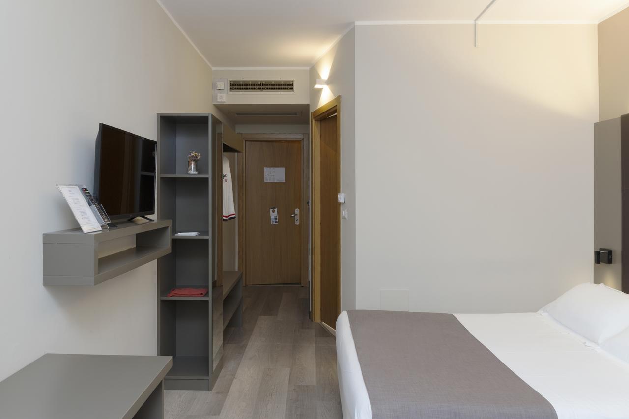 City Hotel & Suites Фоліньо Екстер'єр фото
