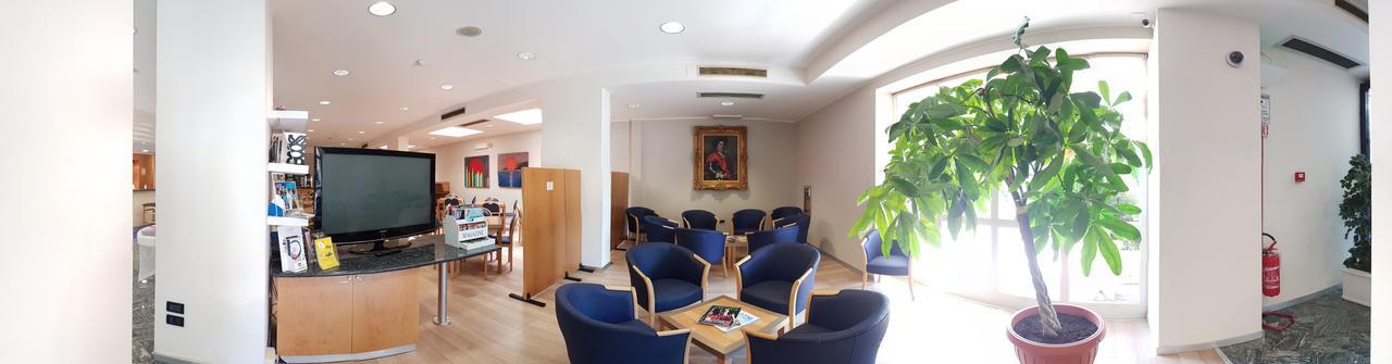 City Hotel & Suites Фоліньо Екстер'єр фото