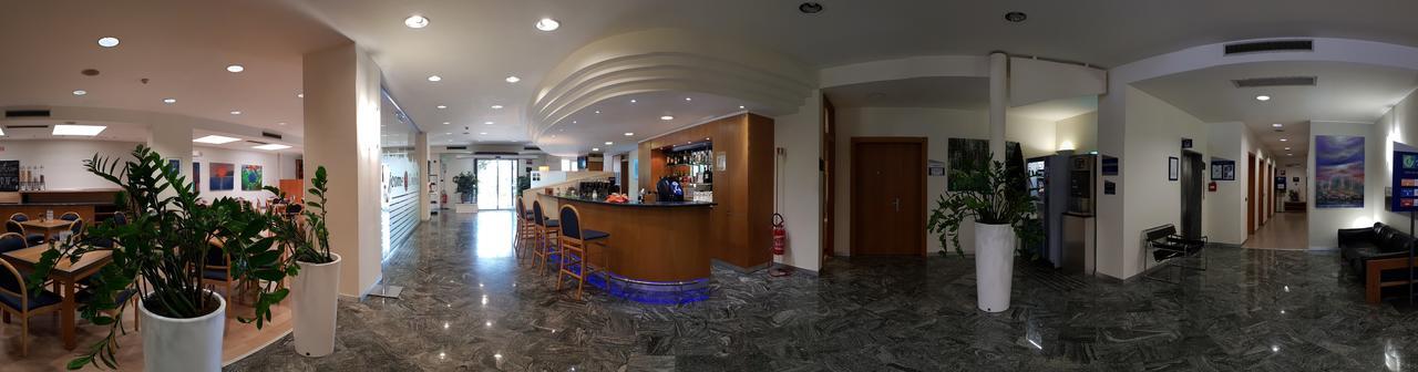 City Hotel & Suites Фоліньо Екстер'єр фото