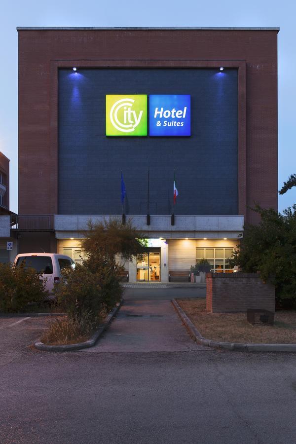 City Hotel & Suites Фоліньо Екстер'єр фото