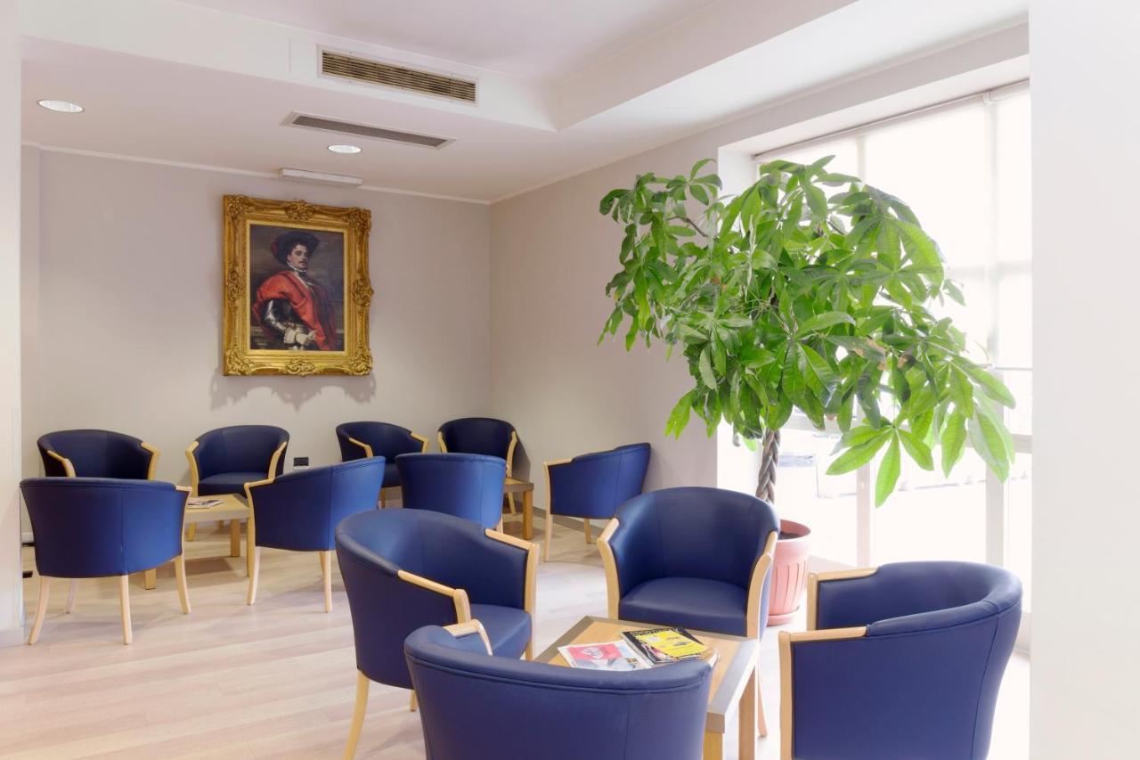 City Hotel & Suites Фоліньо Екстер'єр фото