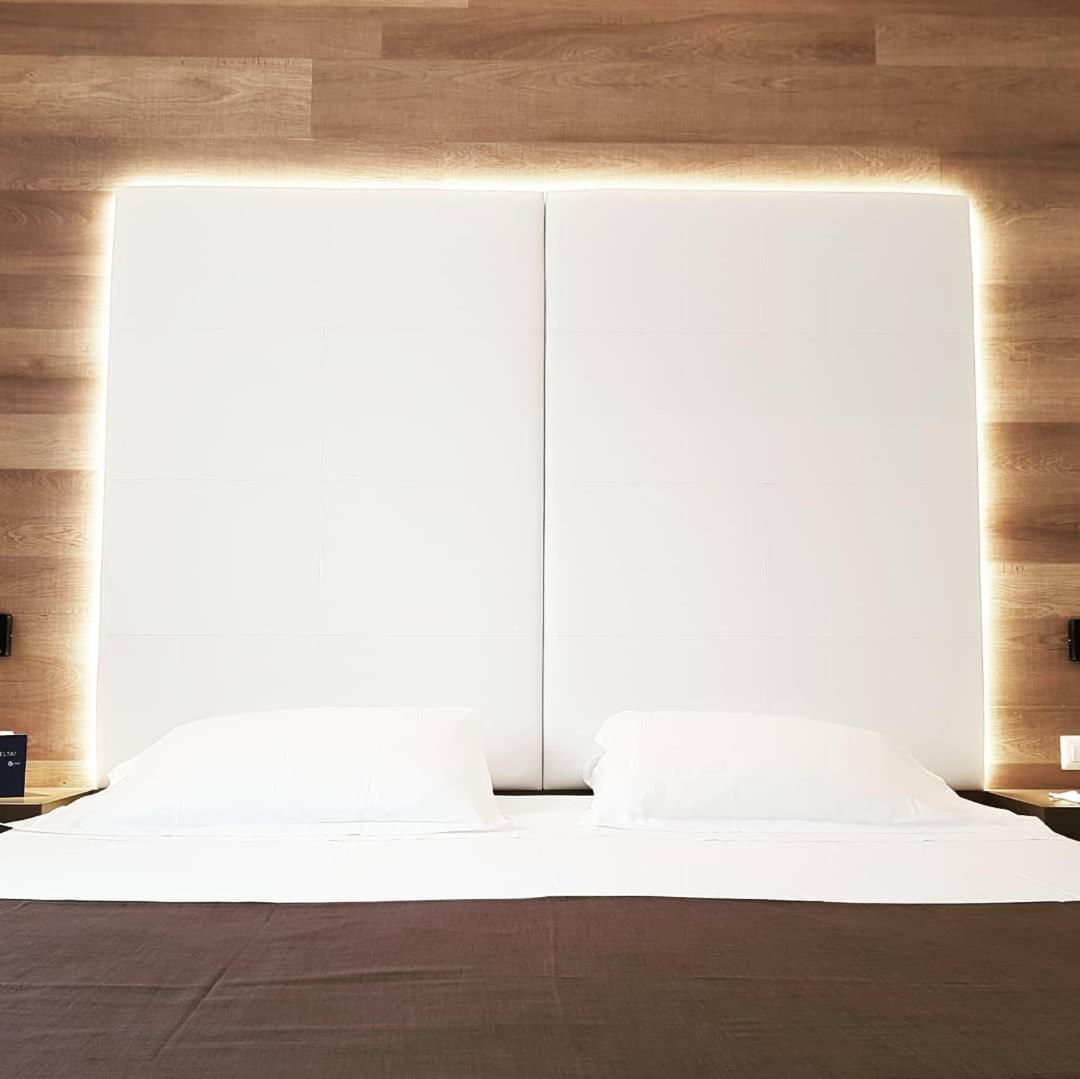 City Hotel & Suites Фоліньо Екстер'єр фото